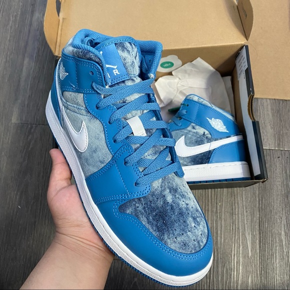 Jordan 1 Mid Washed Denim - Picture 2 of 3